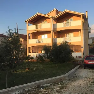 Mladenka 20m From Marina! Apartman Sukosan