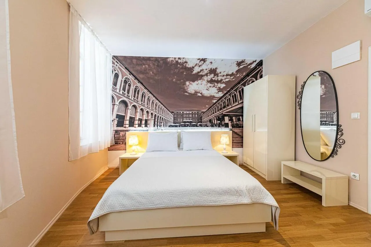 Pjaca City Rooms Split 4*,